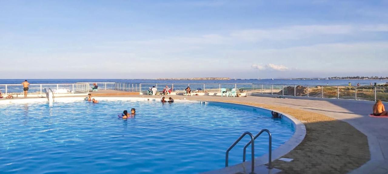 Appartamento Front Line Unit 520 Ft2 - 48 M2, On Second Floor, Stunning Ocean View Cul de Sac Esterno foto